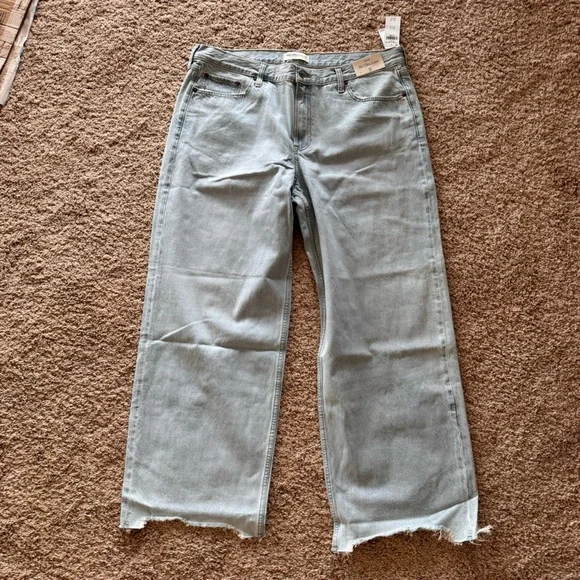 NWT Abercrombie & Fitch Low Rise Ultra Loose Jean size 33L Light Destroy Hem - Picture 9 of 12